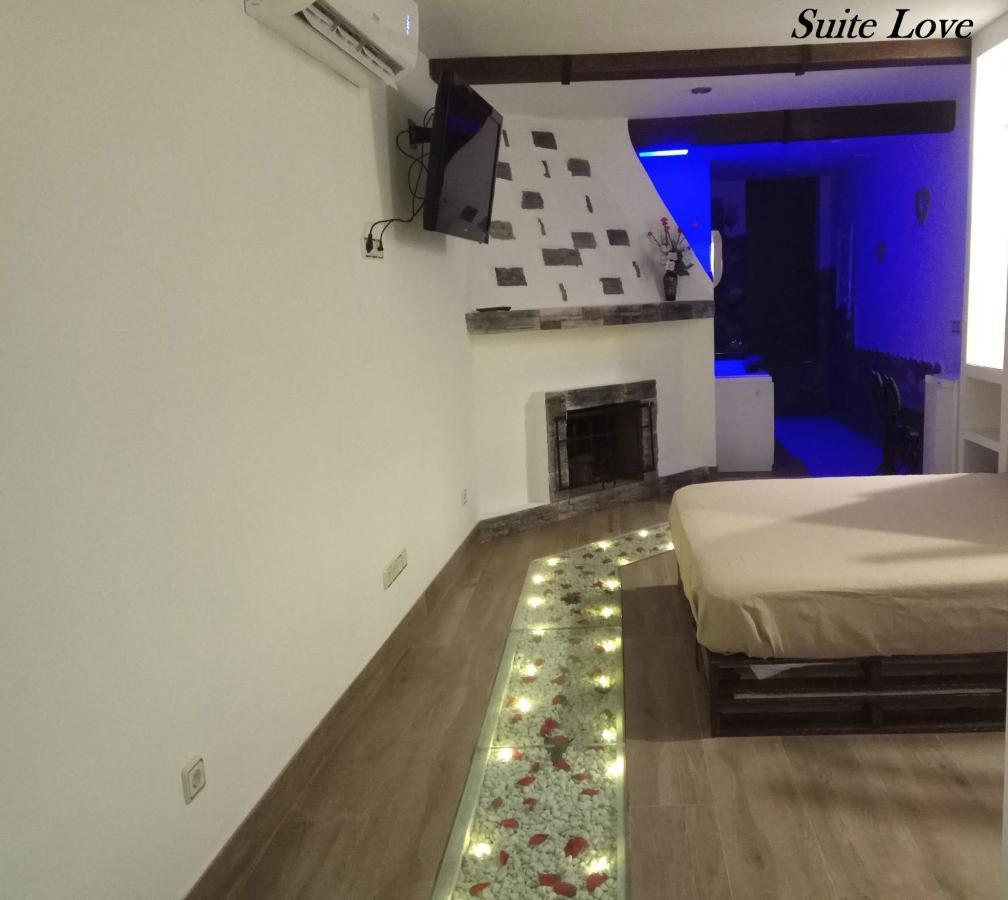 Suite Love Jacuzzi Uceda Exterior photo